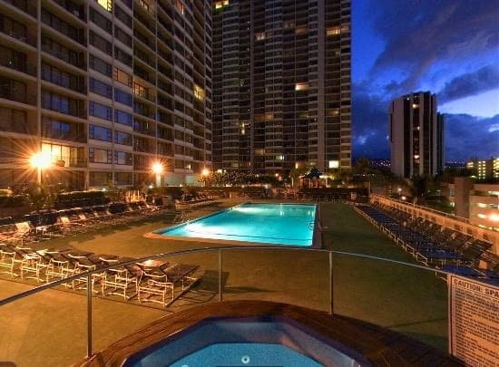 Condo in Honolulu · ★4.76 · 1 bedroom · 3 beds · 1 private bath - Photo 3