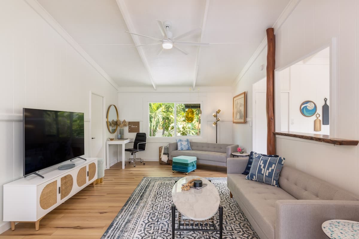 Home in Kailua-Kona · ★4.91 · 2 bedrooms · 4 beds · 2.5 baths - Photo 3
