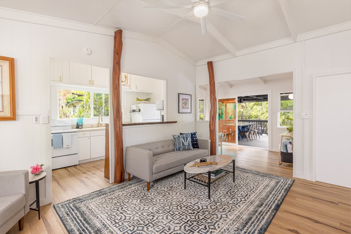 Home in Kailua-Kona · ★4.91 · 2 bedrooms · 4 beds · 2.5 baths - Photo 2