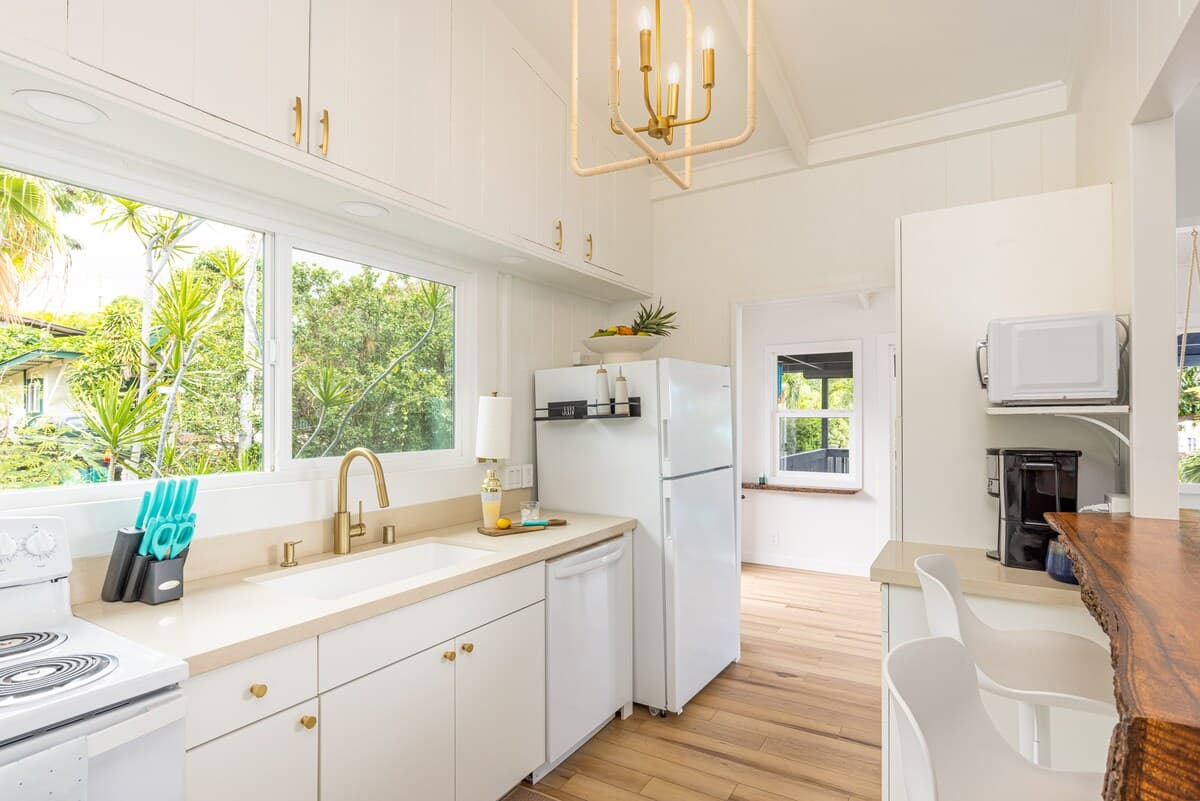 Home in Kailua-Kona · ★4.91 · 2 bedrooms · 4 beds · 2.5 baths - Photo 5