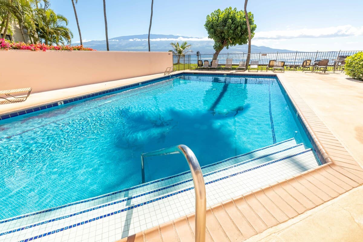 Condo in Wailuku · ★4.83 · 1 bedroom · 2 beds · 1 bath - Photo 3