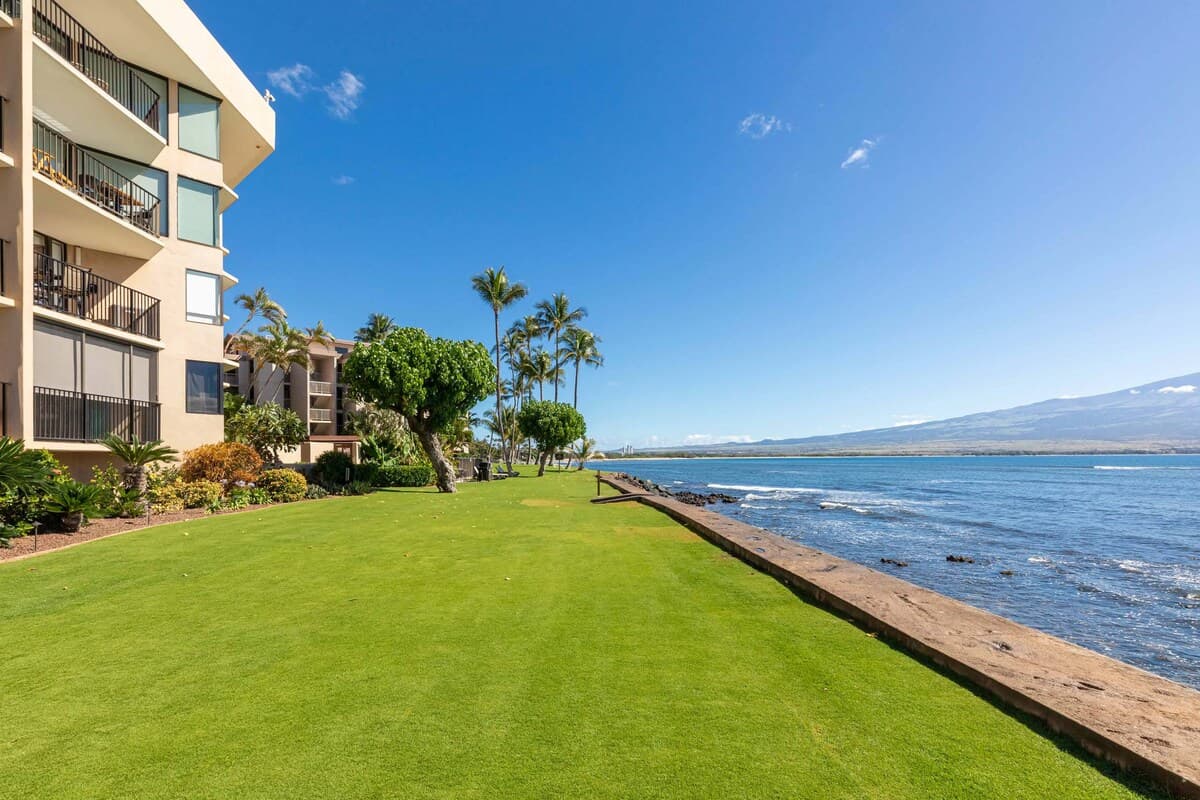 Condo in Wailuku · ★4.83 · 1 bedroom · 2 beds · 1 bath - Photo 5