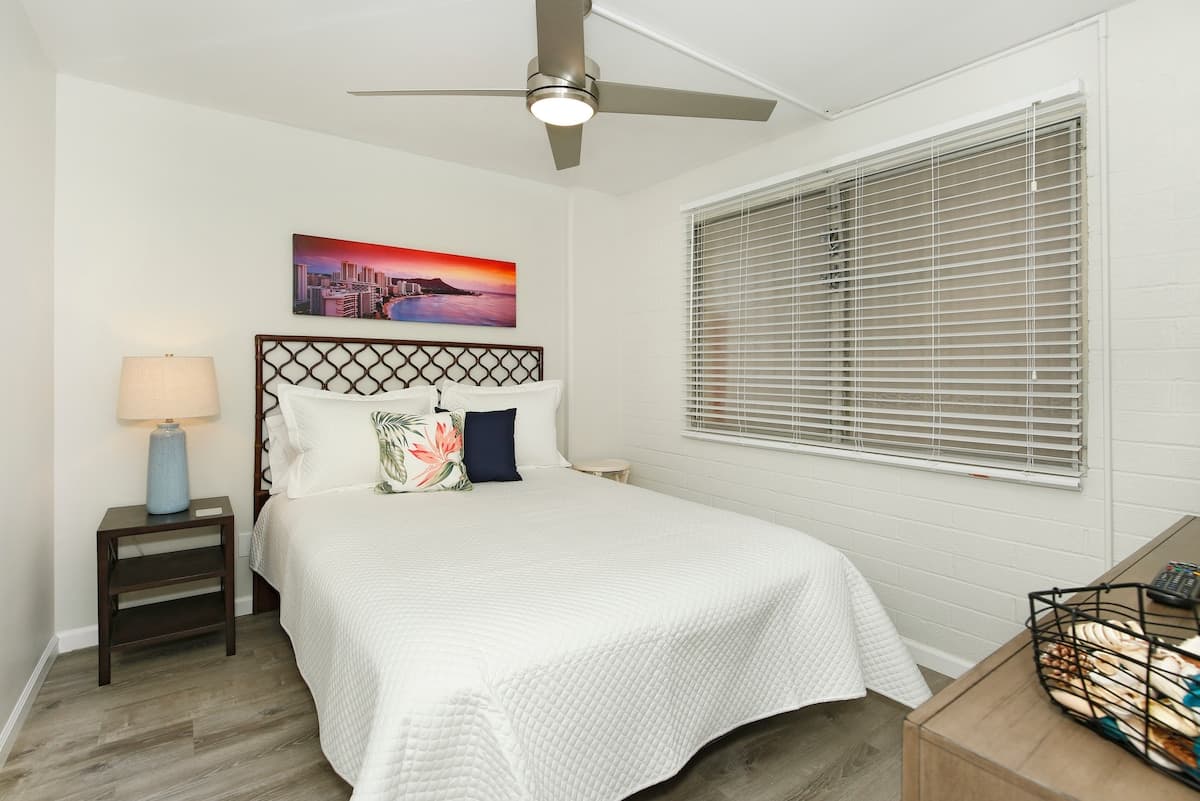 Condo in Honolulu · ★4.67 · 1 bedroom · 2 beds · 1 private bath - Photo 2