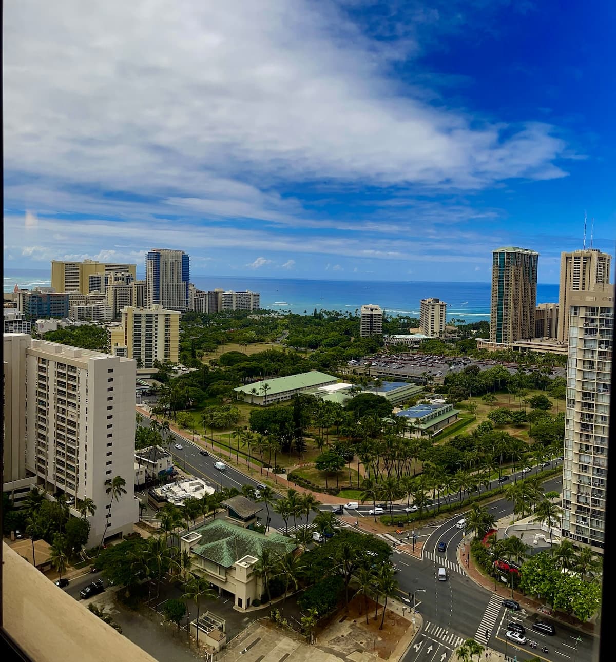 Condo in Honolulu · ★4.52 · 1 bedroom · 1 bed · 1 private bath - Photo 4