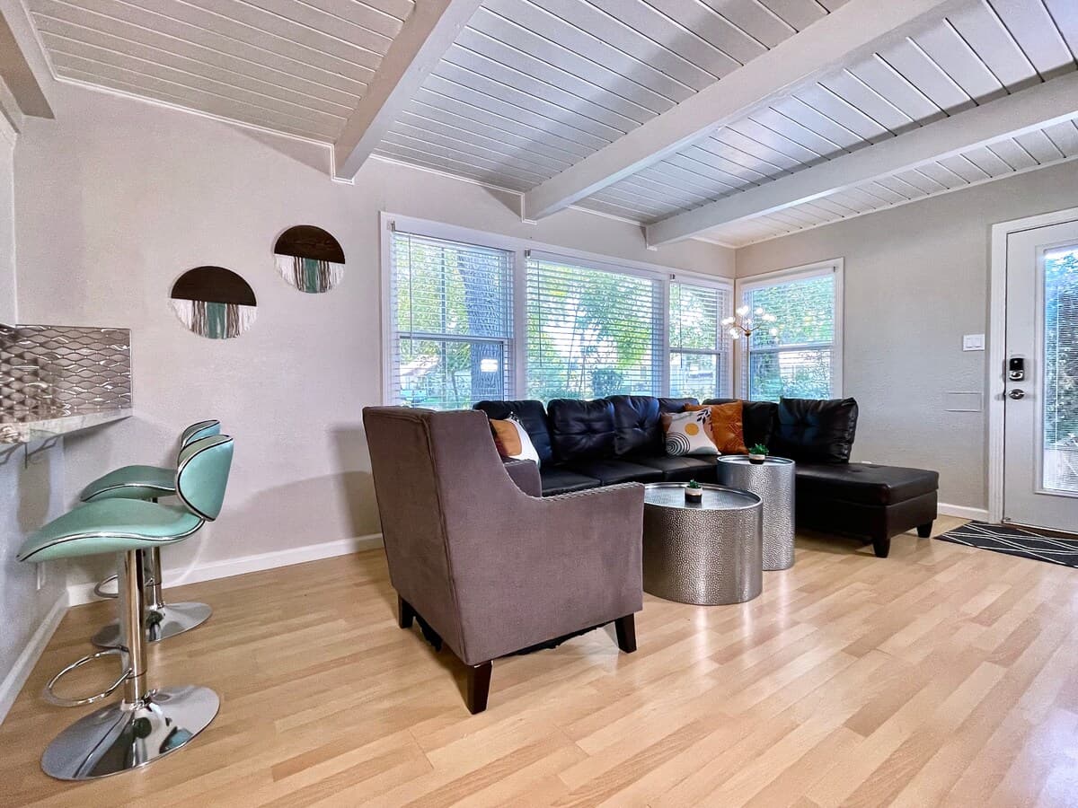 Mid-Century Modern Home, 5 Min to Downtown - Photo 3