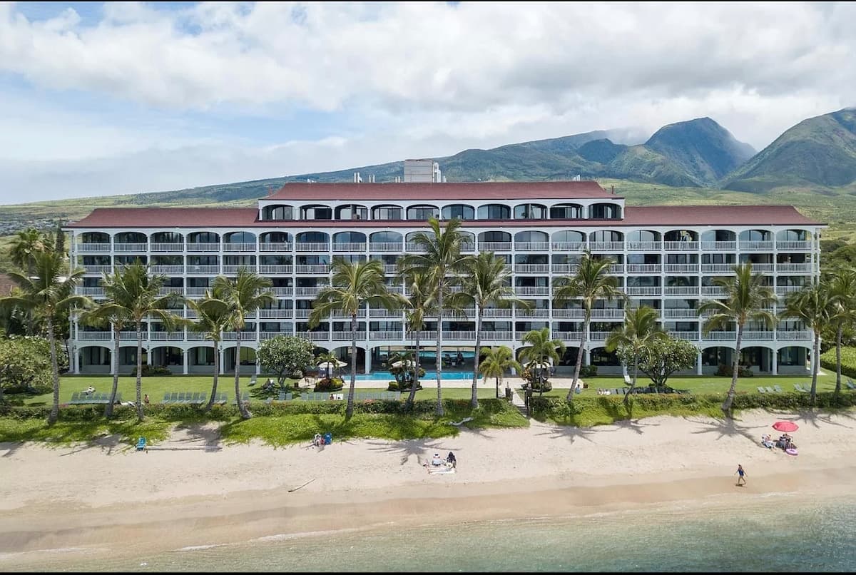 Condo in Lahaina · ★4.98 · Studio · 1 bed · 1 private bath - Photo 3