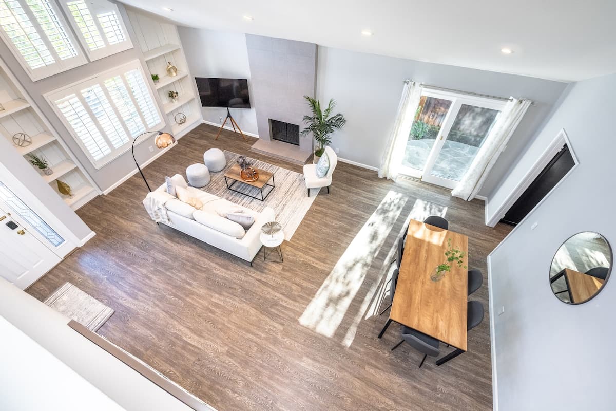 Hidden Gem Modern Home, 16ft Ceilings, Yard - Photo 1
