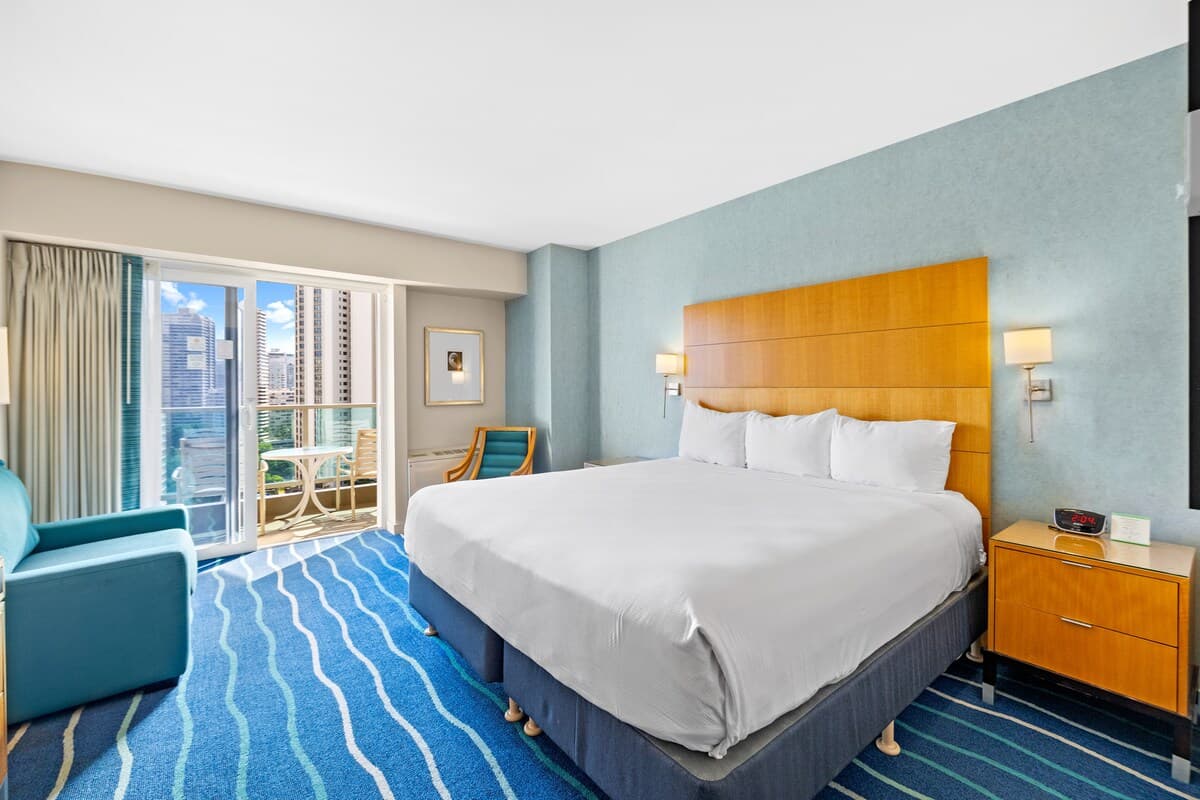 Condo in Honolulu · ★4.81 · 1 bedroom · 1 bed · 1 private bath - Photo 4
