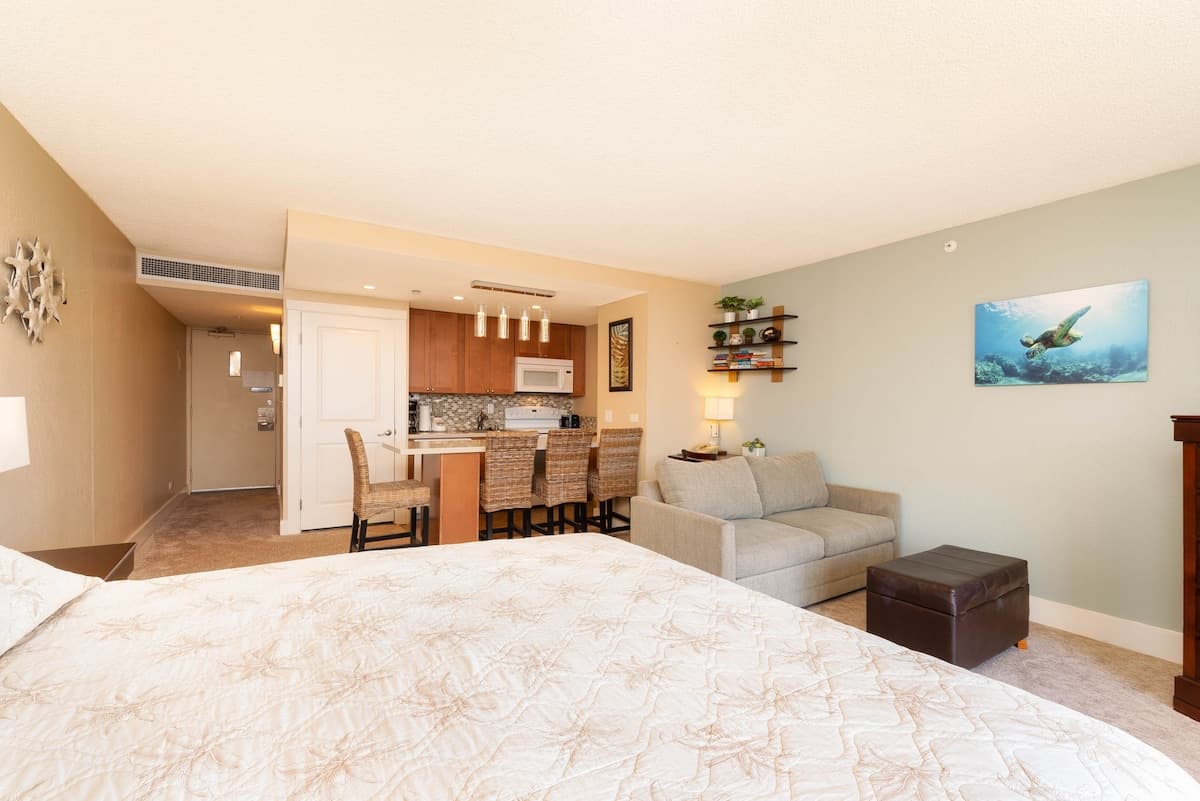 Hotel in Lahaina · ★4.95 · Studio · 2 beds · 1 private bath - Photo 4