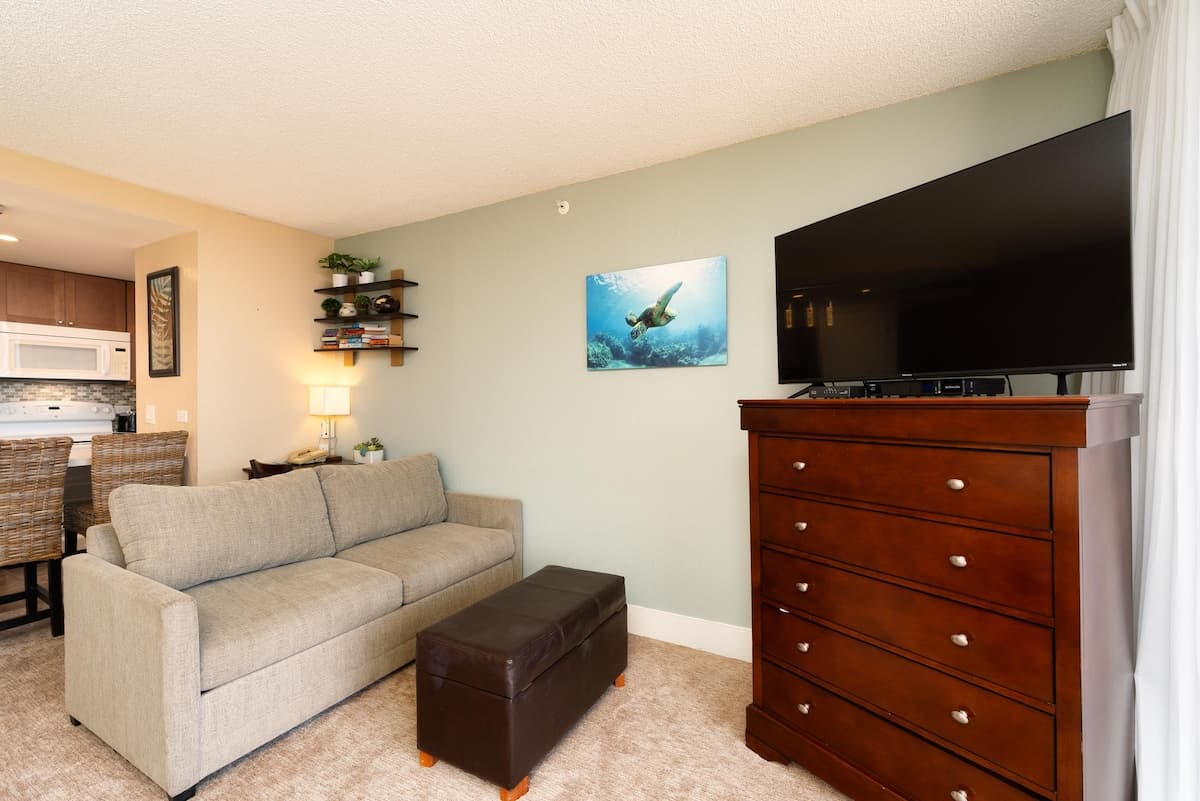 Hotel in Lahaina · ★4.95 · Studio · 2 beds · 1 private bath - Photo 3