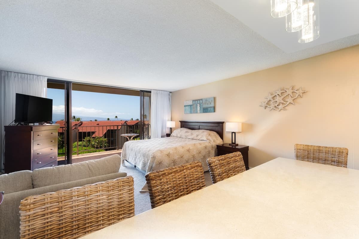Hotel in Lahaina · ★4.95 · Studio · 2 beds · 1 private bath - Photo 1