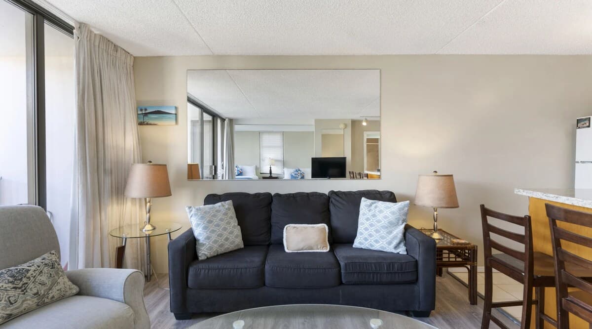 Condo in Honolulu · ★4.87 · 1 bedroom · 3 beds · 1 private bath - Photo 3