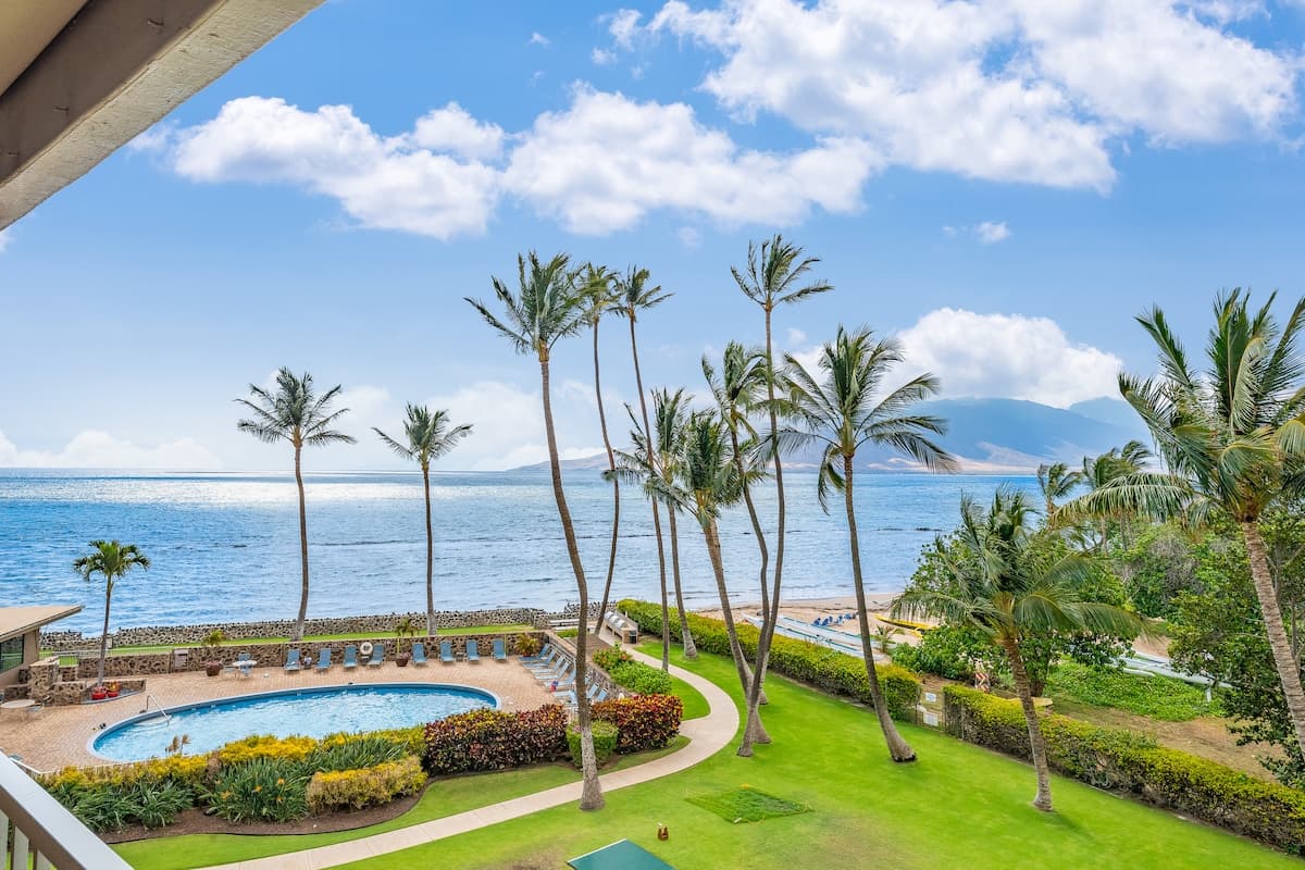 Condo in Kihei · ★4.9 · 2 bedrooms · 3 beds · 2 private baths - Photo 4