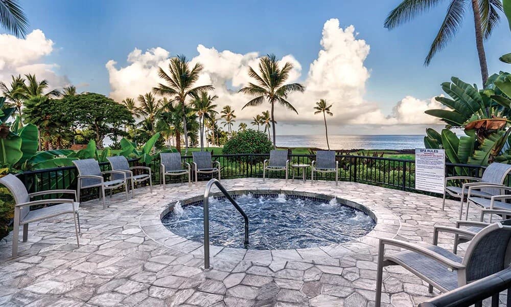 Condo in Kailua-Kona · ★4.83 · 1 bedroom · 2 beds · 1 shared bath - Photo 2