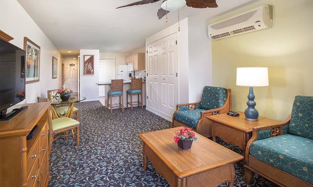 Lovely Studio Suite Steps Away from the Beach! - Photo 2