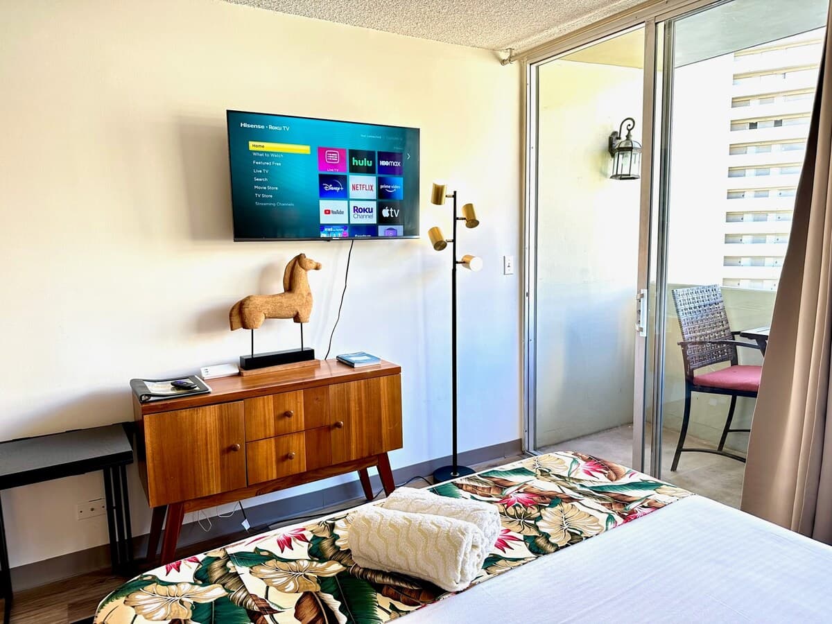 WG 805 | Quiet studio w/ lanai, kitchenette & Pool - Photo 3