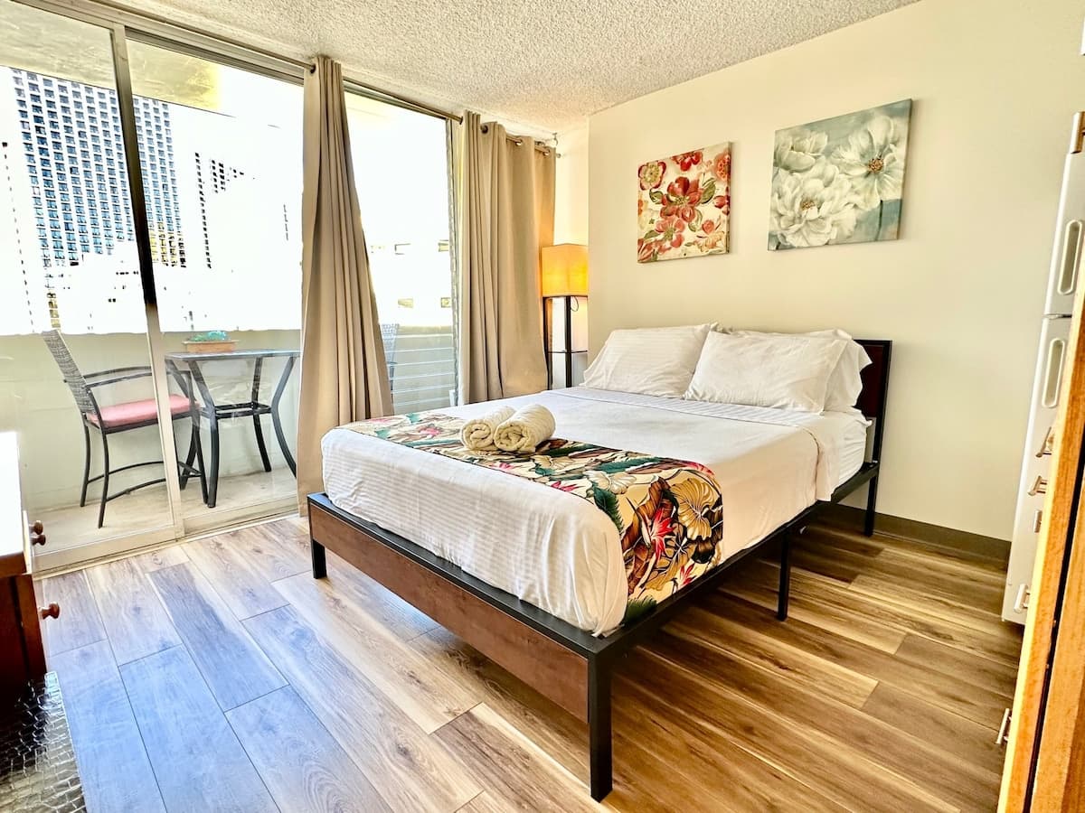 WG 805 | Quiet studio w/ lanai, kitchenette & Pool - Photo 4