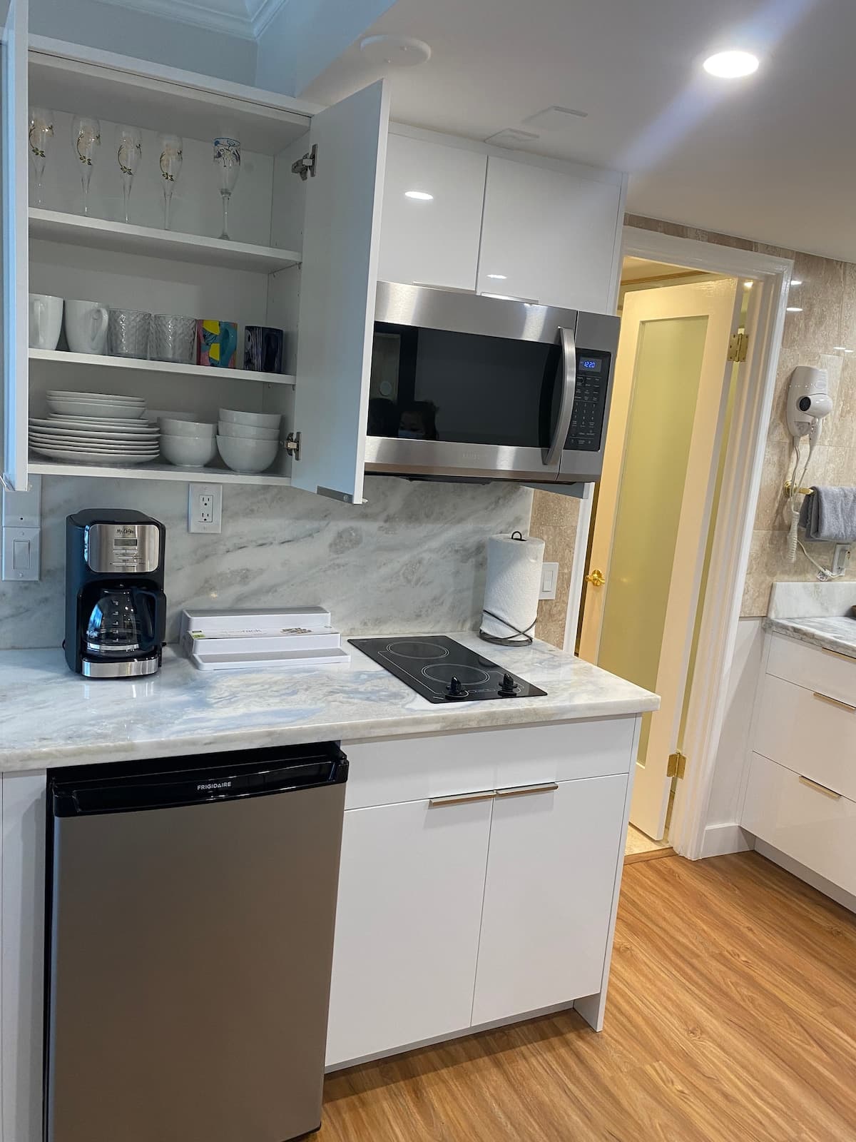 Condo in Honolulu · ★4.82 · Studio · 2 beds · 1 shared bath - Photo 4