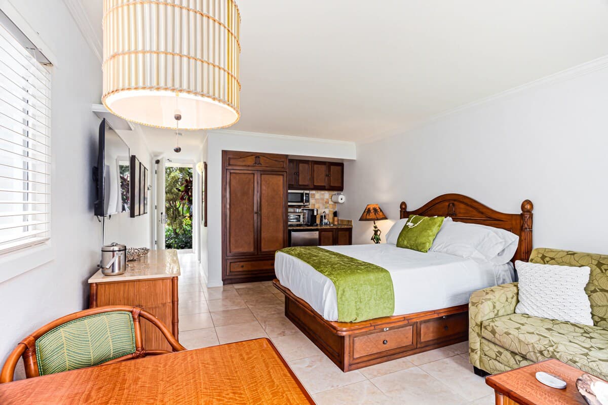 Condo in Kapaa · ★4.98 · 1 bedroom · 2 beds · 1 private bath - Photo 2