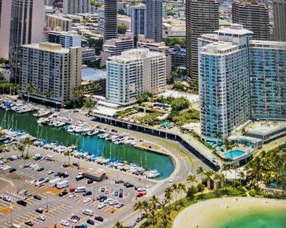 Resort in Honolulu · ★4.86 · 1 bedroom · 3 beds · 1 private bath - Photo 2