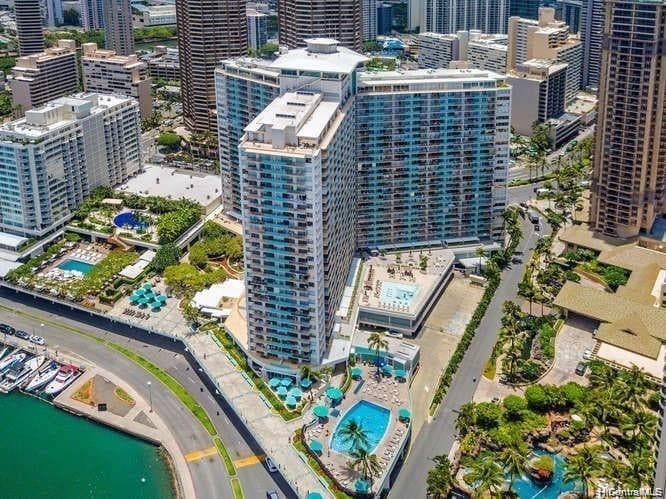 Resort in Honolulu · ★4.86 · 1 bedroom · 3 beds · 1 private bath - Photo 1