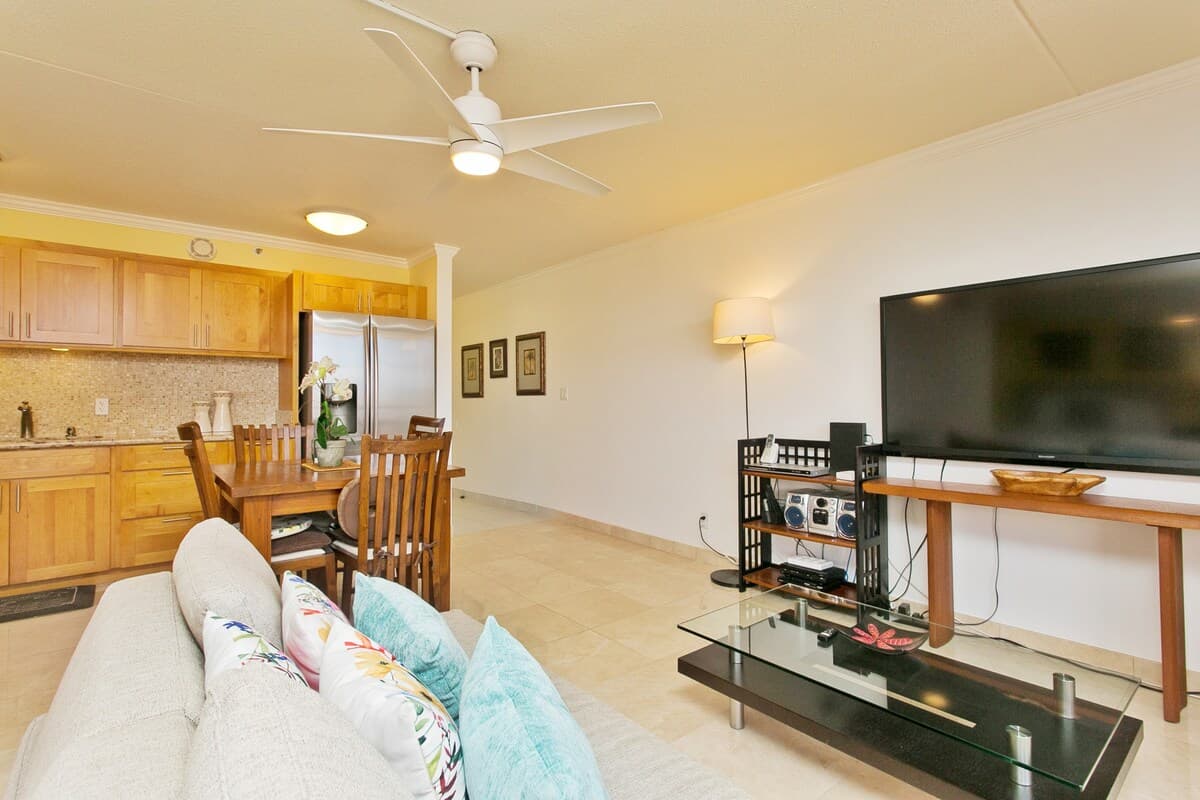 HighRise Waikiki OceanView 1 BR and Free Parking - Photo 4