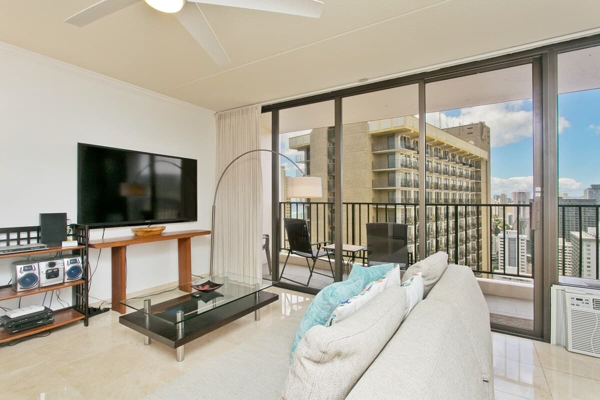 HighRise Waikiki OceanView 1 BR and Free Parking - Photo 2