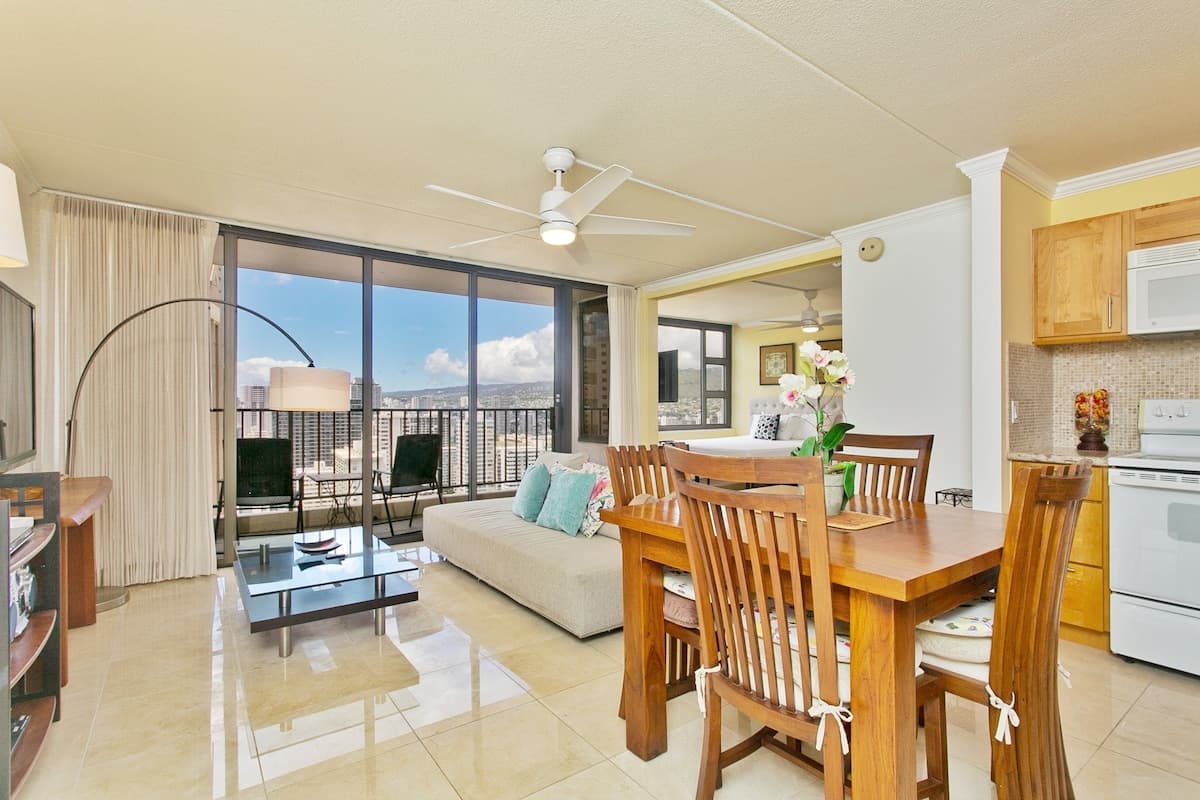 HighRise Waikiki OceanView 1 BR and Free Parking - Photo 1