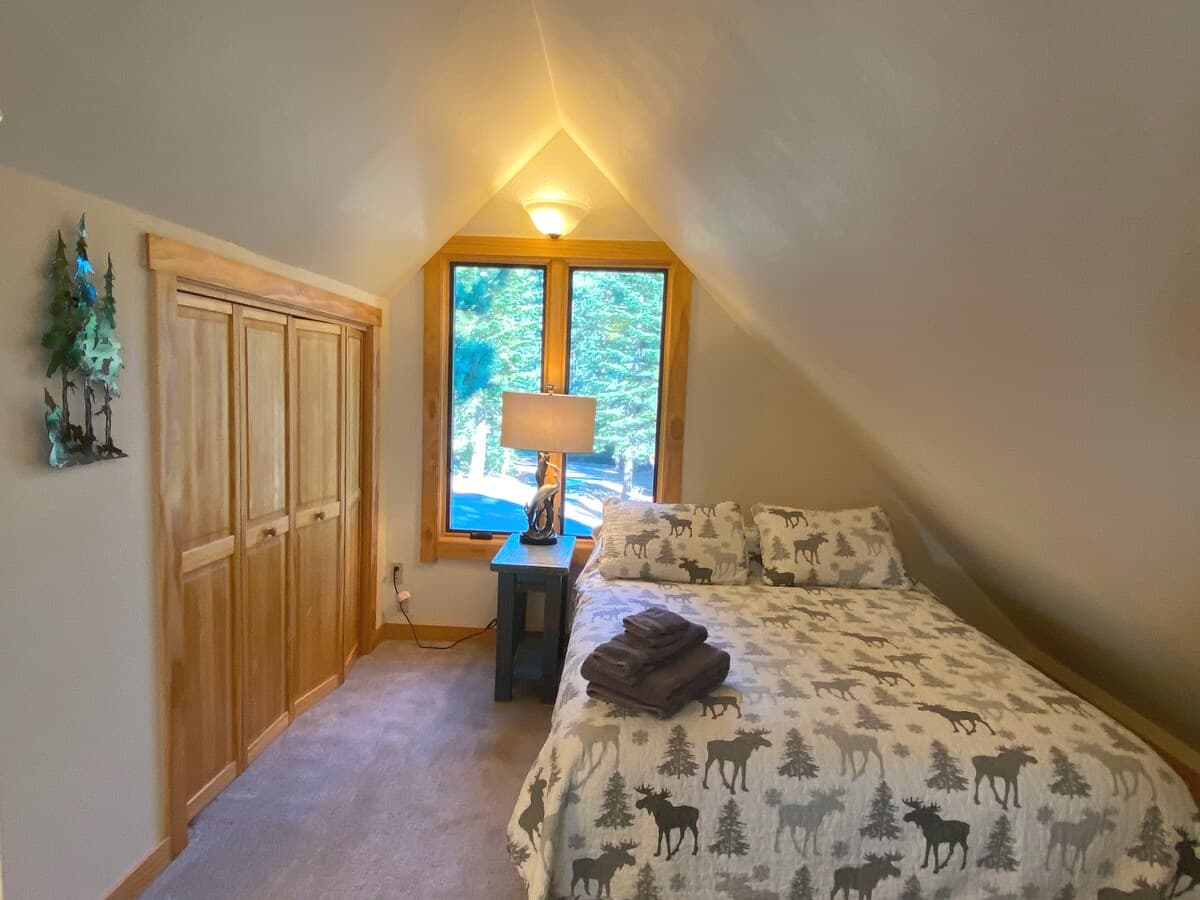 Home in Incline Village · ★4.88 · 4 bedrooms · 5 beds · 2.5 private baths - Photo 5