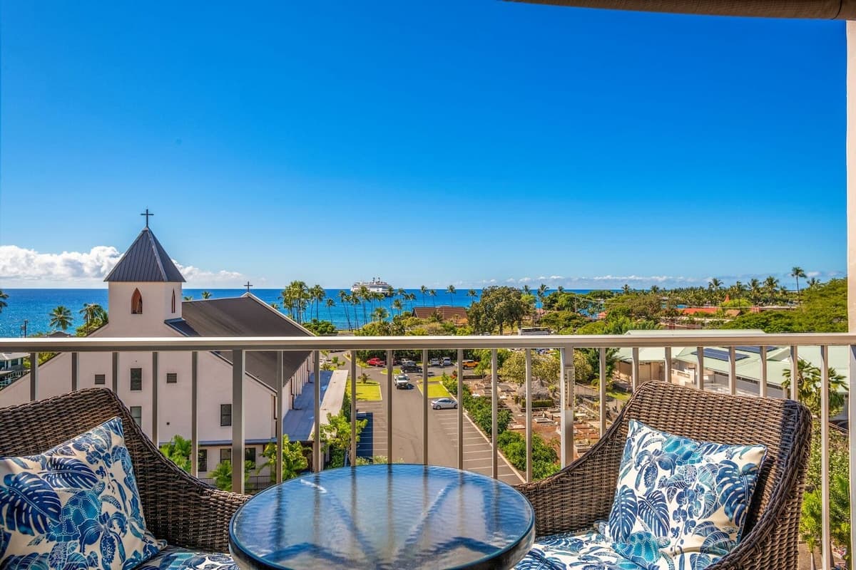 Condo in Kailua-Kona · ★5.0 · 1 bedroom · 1 bed · 1 shared bath - Photo 1