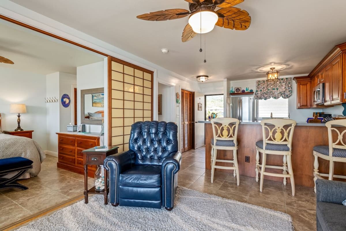 Condo in Kailua-Kona · ★5.0 · 1 bedroom · 1 bed · 1 shared bath - Photo 4
