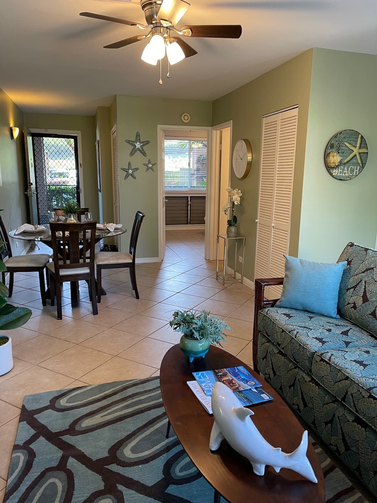 Condo in Lahaina · ★4.94 · 1 bedroom · 2 beds · 1 bath - Photo 2