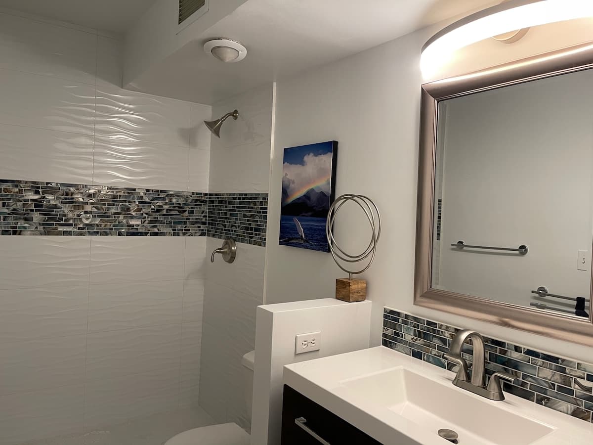 Condo in Lahaina · ★4.94 · 1 bedroom · 2 beds · 1 bath - Photo 3