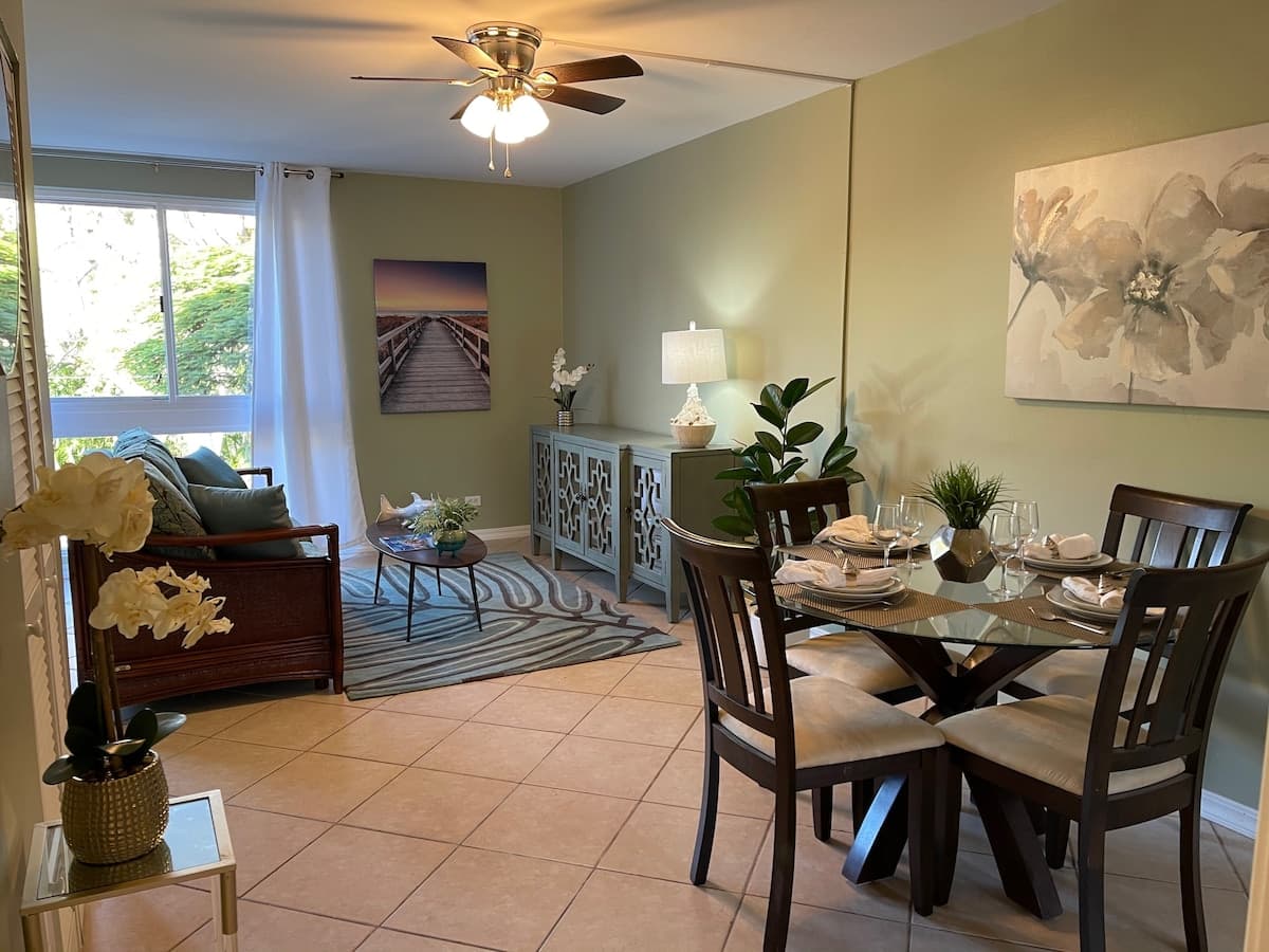 Condo in Lahaina · ★4.94 · 1 bedroom · 2 beds · 1 bath - Photo 5