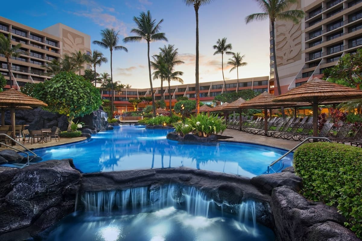 Condo in Lahaina · ★5.0 · 2 bedrooms · 4 beds · 2 private baths - Photo 2