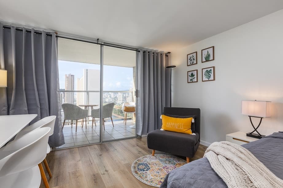 Condo in Honolulu · ★4.89 · 1 bedroom · 1 bed · 1 private bath - Photo 2