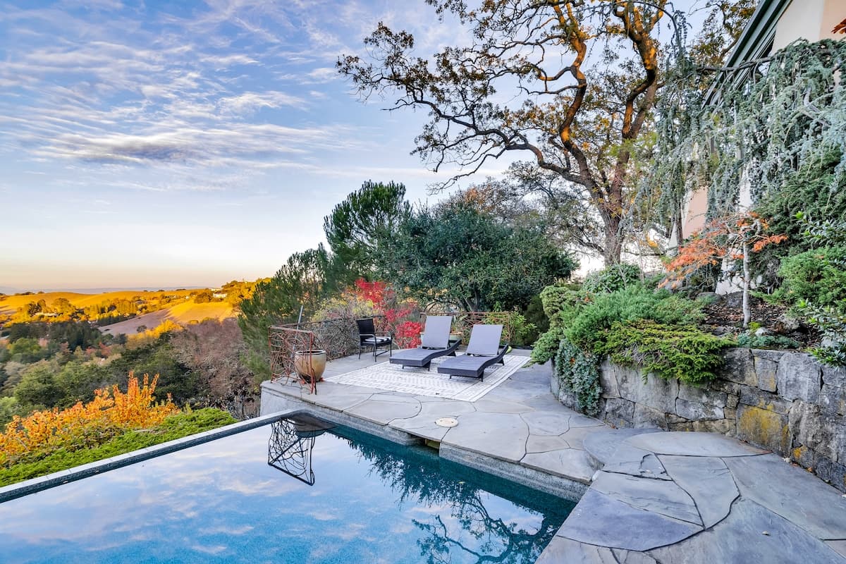 Modern Villa, Infinity Pool, Steinway Piano, Views - Photo 1