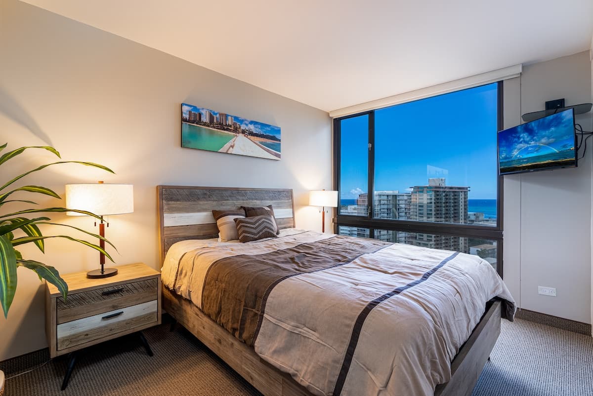 Waikiki Ocean and Diamond Head View Condo! - Photo 1
