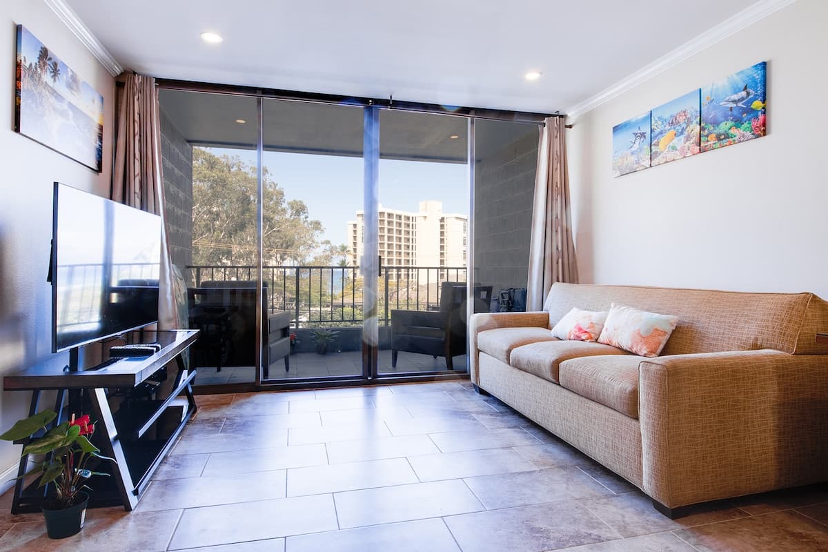 Condo in Lahaina · ★4.91 · 2 bedrooms · 3 beds · 2 baths - Photo 2