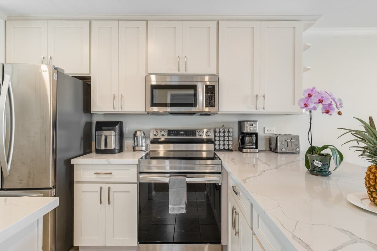 Condo in Lahaina · ★4.82 · 2 bedrooms · 3 beds · 2 private baths - Photo 5