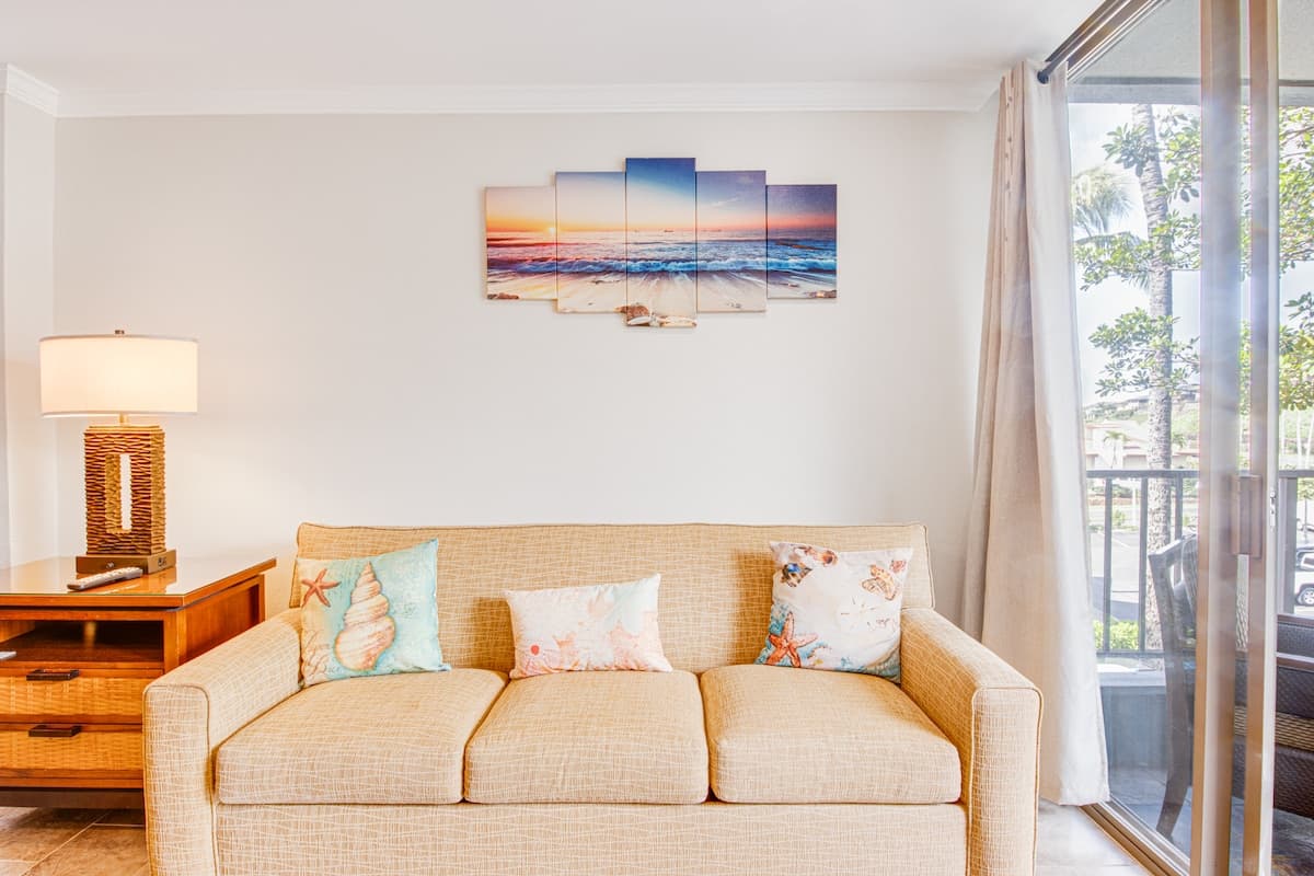 Condo in Lahaina · ★4.82 · 2 bedrooms · 3 beds · 2 private baths - Photo 3