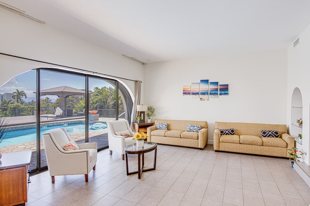 Villa in Lahaina · ★4.8 · 3 bedrooms · 6 beds · 3 baths - Photo 3