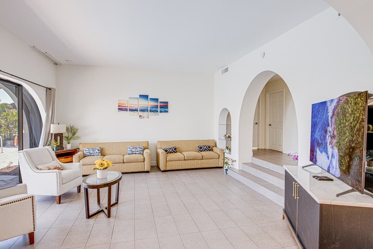 Villa in Lahaina · ★4.8 · 3 bedrooms · 6 beds · 3 baths - Photo 4