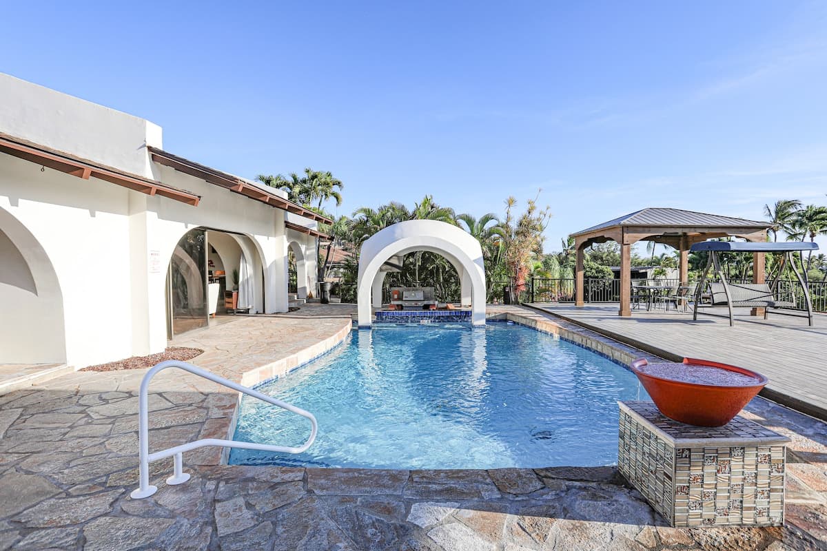 Villa in Lahaina · ★4.8 · 3 bedrooms · 6 beds · 3 baths - Photo 1