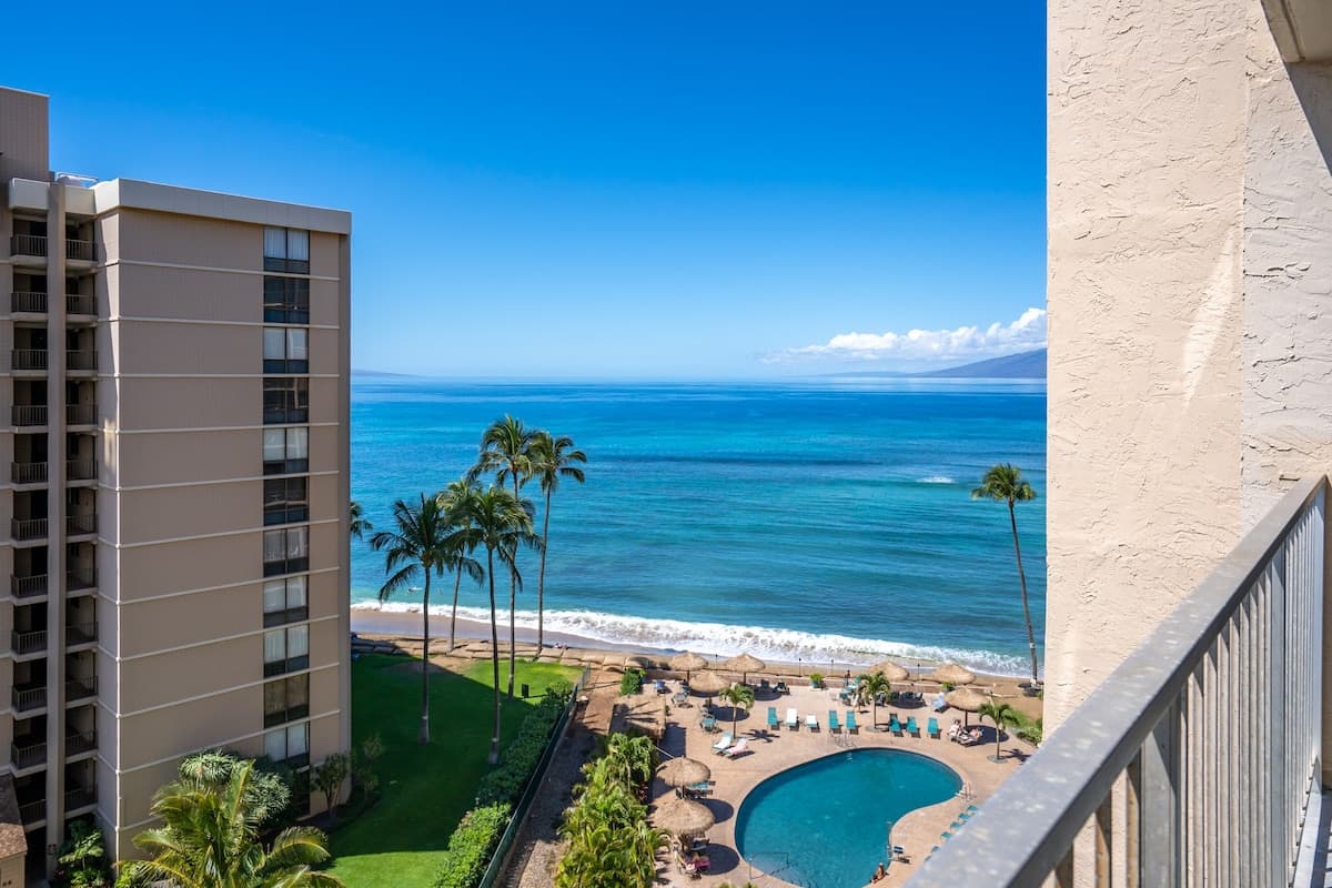 Condo in Lahaina · ★4.9 · 2 bedrooms · 4 beds · 2 private baths - Photo 1