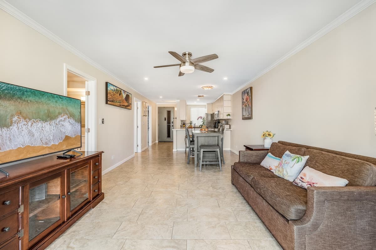 Condo in Lahaina · ★4.85 · 2 bedrooms · 3 beds · 2 private baths - Photo 2