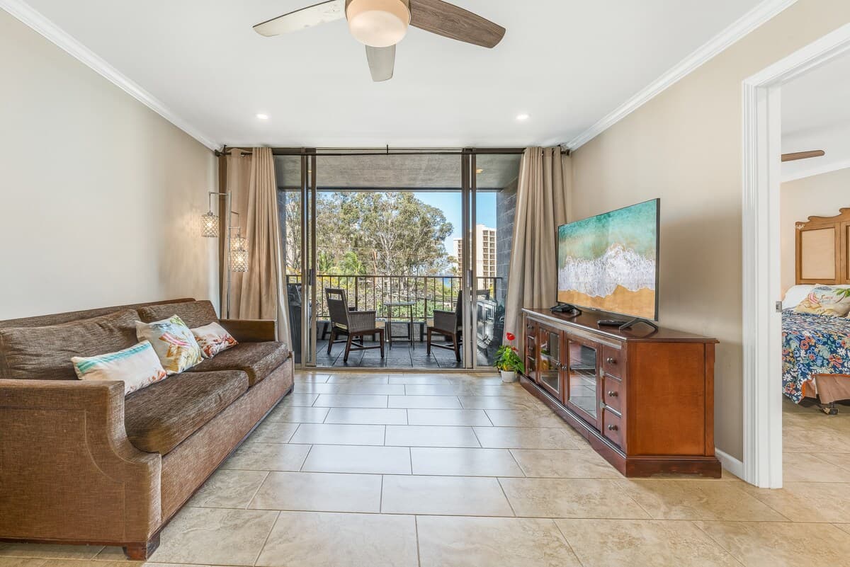 Condo in Lahaina · ★4.85 · 2 bedrooms · 3 beds · 2 private baths - Photo 4