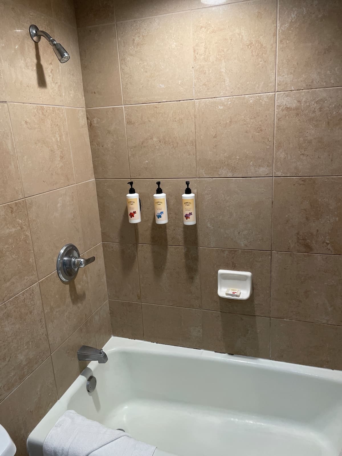 Resort in Honolulu · ★4.73 · Studio · 2 beds · 1 private bath - Photo 4