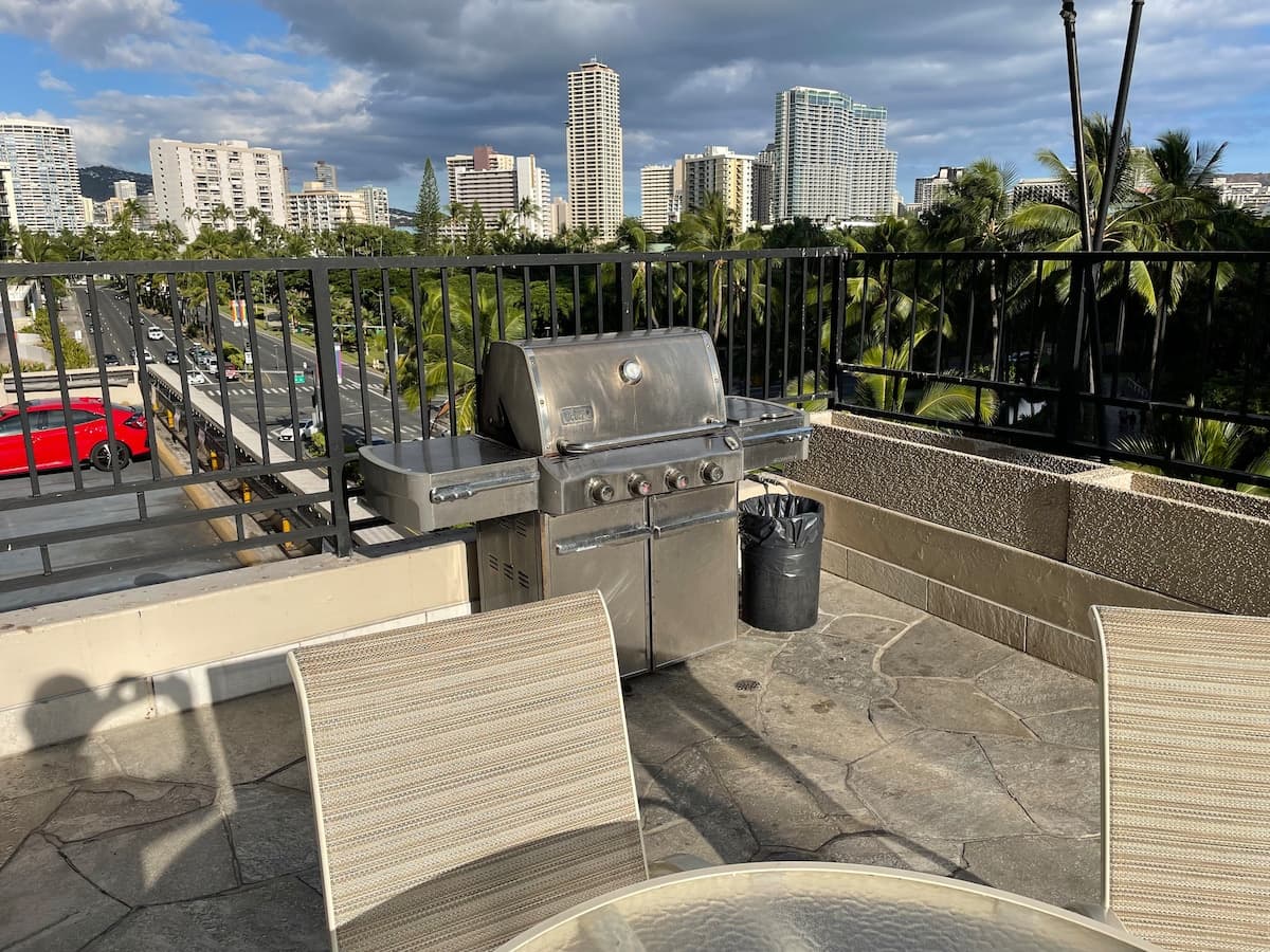 Resort in Honolulu · ★4.73 · Studio · 2 beds · 1 private bath - Photo 3