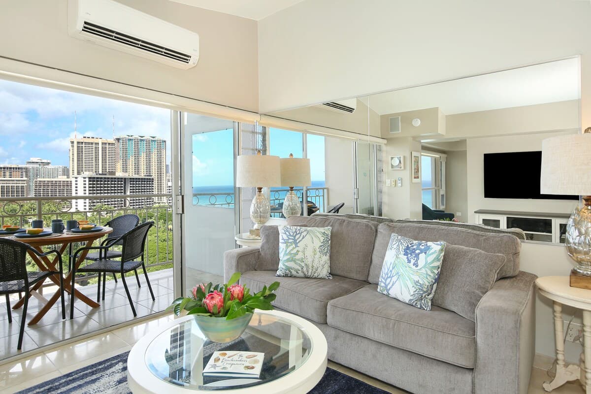 Condo in Honolulu · ★4.68 · 1 bedroom · 2 beds · 1 private bath - Photo 3